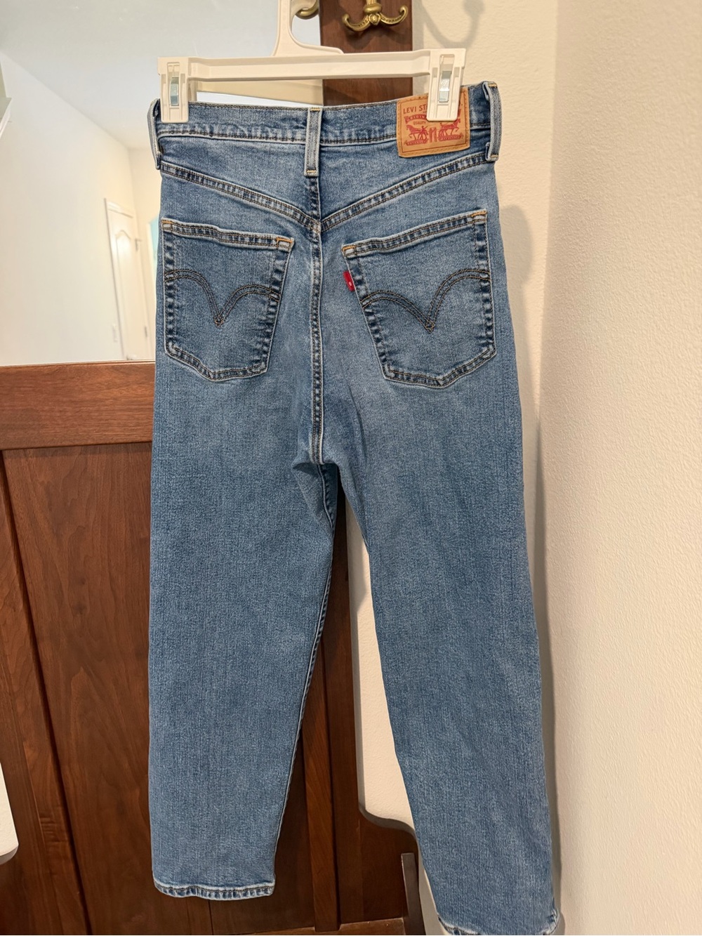Levi’s ribcage ankle Jean - Picture 4 of 6